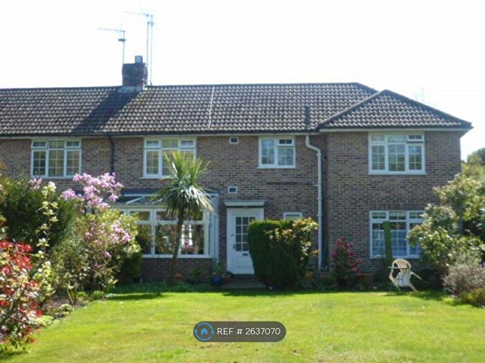 2 Bedroom Flat To Rent In Broadwater Down, Tunbridge Wells, TN2