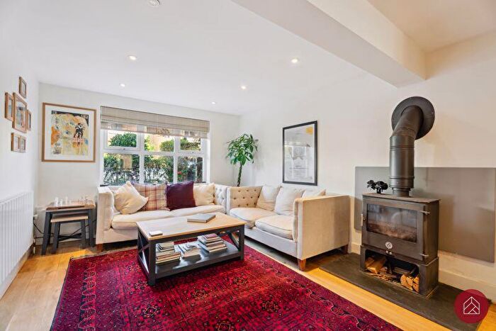 3 Bedroom Semi-Detached House For Sale In Elmthorpe Road, Oxford, OX2