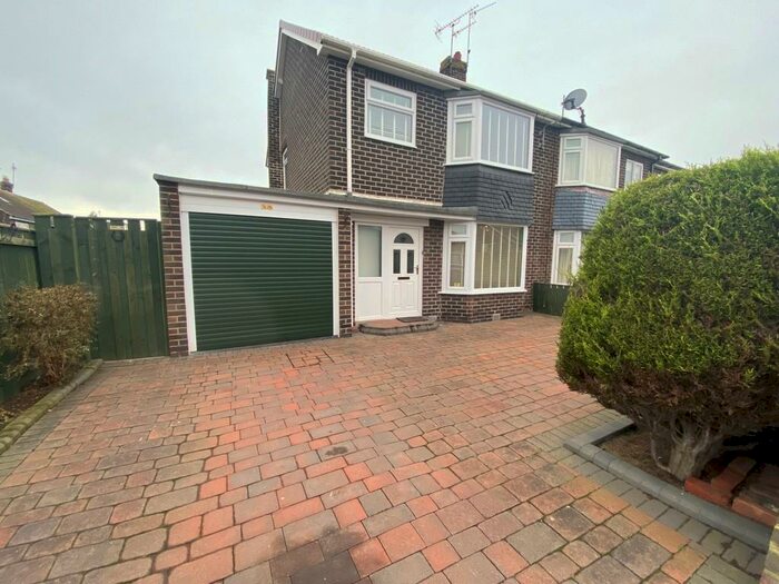 3 Bedroom Semi-Detached House For Sale In St. Ronans Drive, Seaton Sluice, NE26