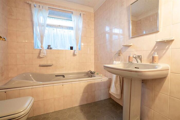 2 Bedroom Detached Bungalow For Sale In Elm Court, Kirkburton, Huddersfield, HD8