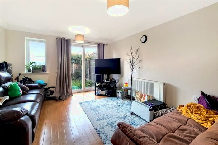 2 Bedroom House To Rent In Longcourt Mews, London, E11