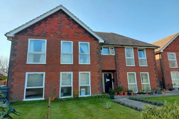 2 Bedroom Flat To Rent In High Path, Midhurst, GU29