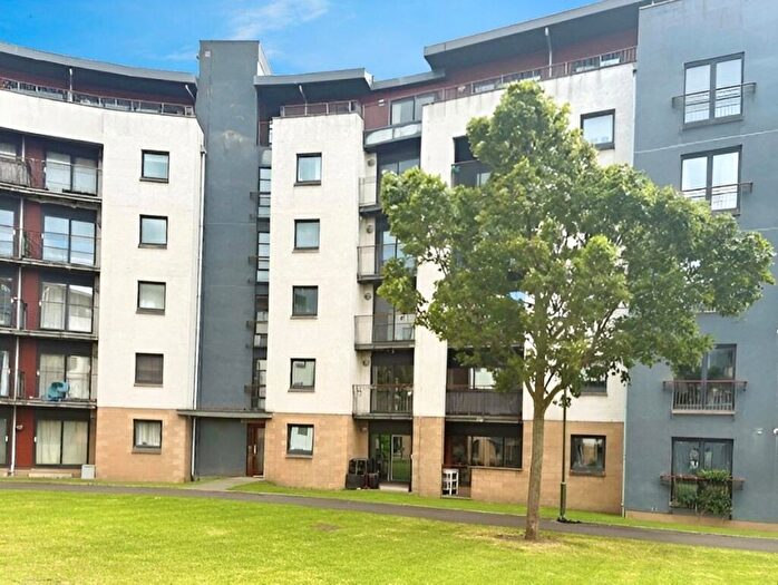 2 Bedroom Flat For Sale In East Pilton Farm Crescent, Edinburgh, Midlothian, EH5