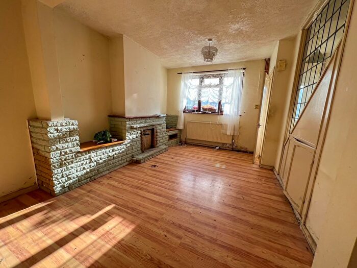 2 Bedroom End Of Terrace House For Sale In Eastcote Avenue, West Molesey, KT8