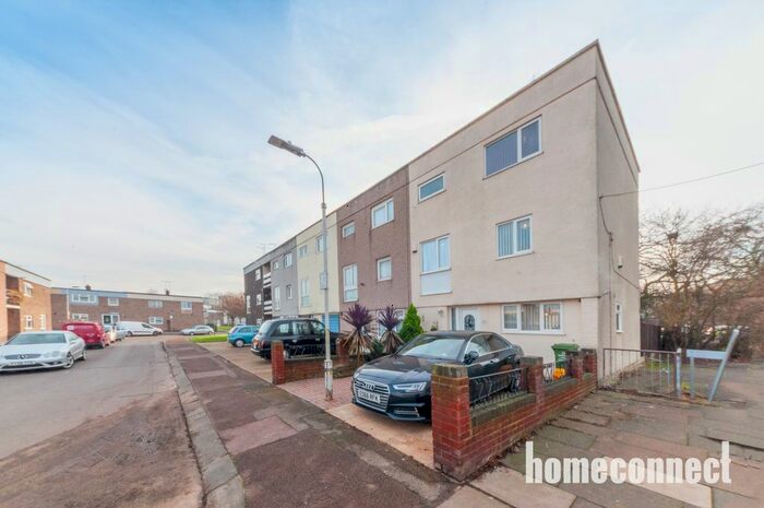 5 Bedroom End Of Terrace House To Rent In Roodegate, Basildon, SS14