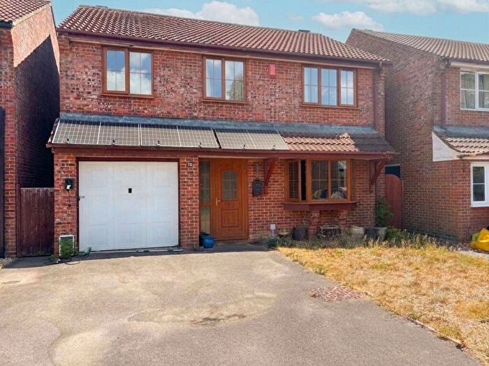 3 Bedroom Detached House For Sale In Wren Gardens, Alderholt, SP6
