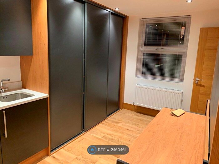 Studio To Rent In Kilburn High Road, London, NW6