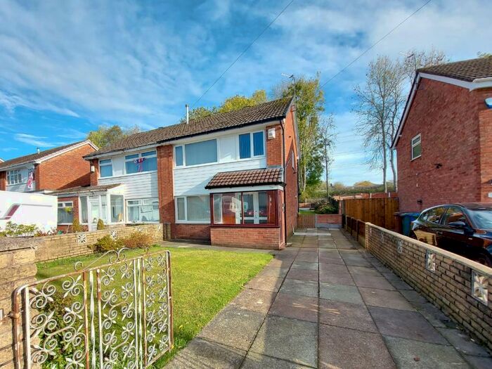 3 Bedroom Semi-Detached House To Rent In Hereford Way, Middleton, Manchester, M24