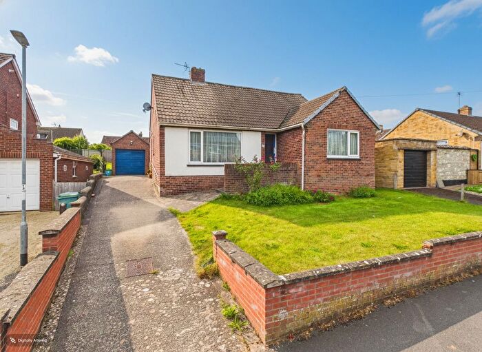 4 Bedroom Detached Bungalow For Sale In Alfoxton Road, Bridgwater, TA6