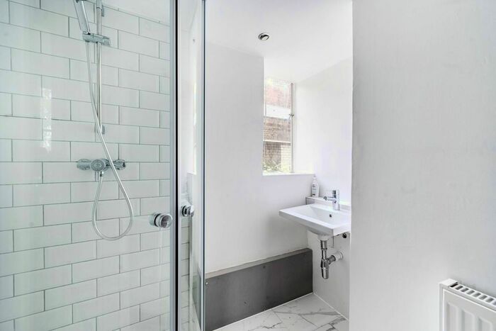 1 Bedroom Flat To Rent In Redcliffe Gardens, Chelsea, London, SW10