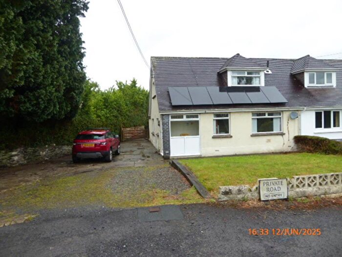 2 Bedroom Semi-Detached Bungalow To Rent In Newcastle Emlyn, Carmarthenshire, SA38