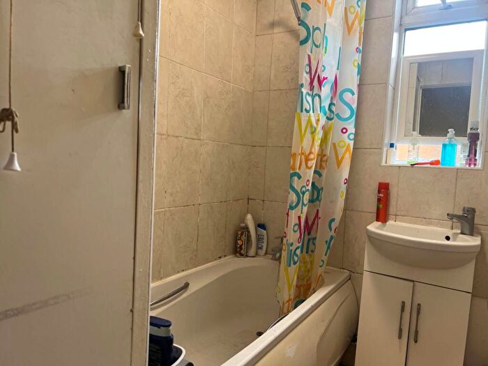 2 Bedroom Apartment For Sale In Sturgeons Way, Hitchin, SG4