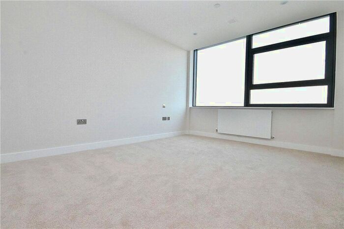 1 Bedroom Flat To Rent In Staines Road West, Sunbury-On-Thames, Surrey, TW16