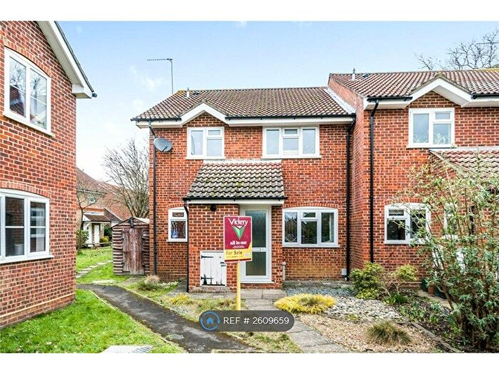 2 Bedroom End Terrace House To Rent In Broadhurst, Farnborough, GU14