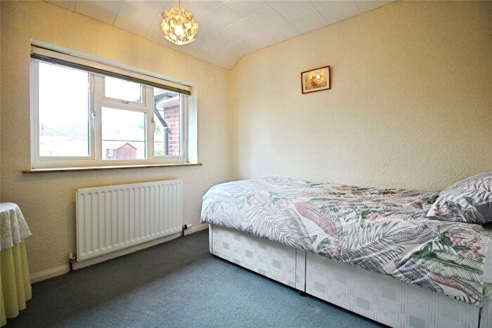 3 Bedroom Semi-Detached House For Sale In Fairford Road, Tilehurst, Reading, RG31