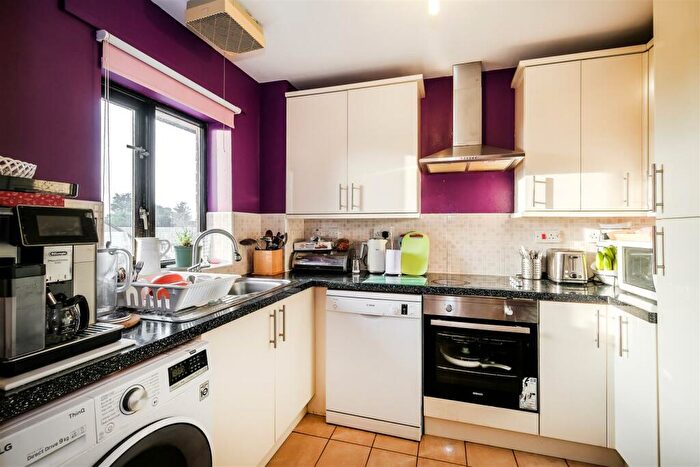 1 Bedroom Flat For Sale In Lamorna Close, Walthamstow, E17