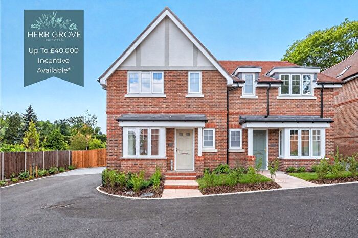 3 Bedroom Semi-Detached House For Sale In Chipstead Way, Woodmansterne, SM7