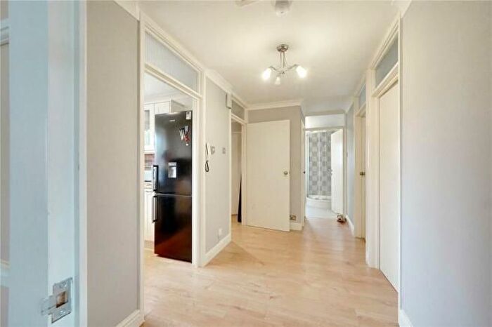 2 Bedroom Flat To Rent In Austin Court, Enfield, EN1
