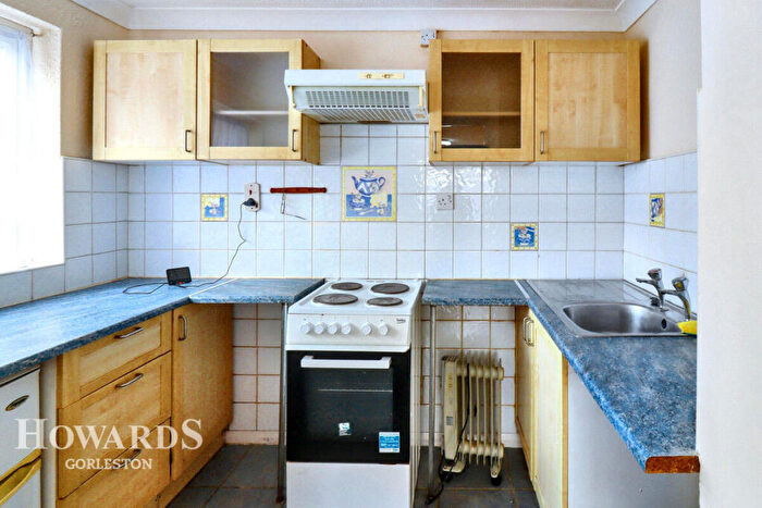 1 Bedroom Flat For Sale In Kalmia Green, Gorleston, NR31