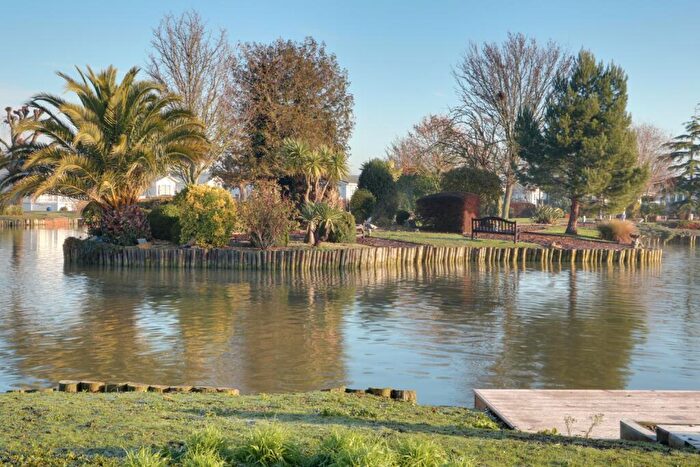 2 Bedroom Park Home For Sale In Kings Park, Creek Road, Canvey Island, R43