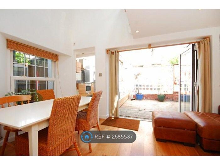 1 Bedroom Flat To Rent In New Road, Brentford, TW8