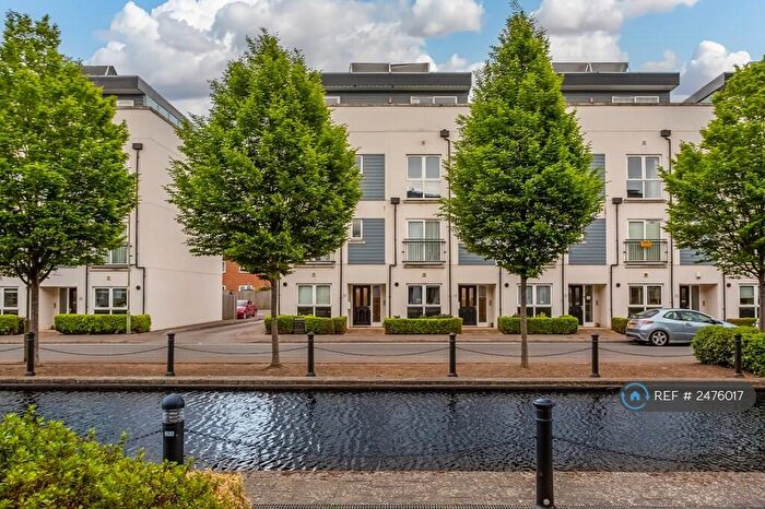 2 Bedroom Penthouse To Rent In Canalside, Redhill, RH1