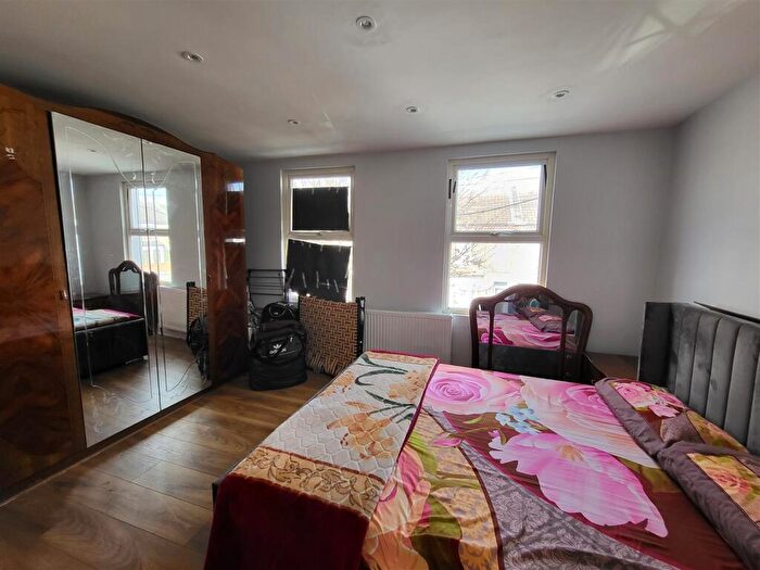 3 Bedroom Terraced House To Rent In Gunning Street, London, SE18