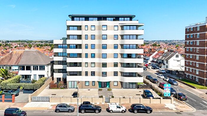 2 Bedroom Apartment For Sale In - Kingsway, Hove, East Sussex, BN3