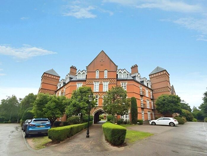 2 Bedroom Flat To Rent In Holloway Drive, Virginia Water, Surrey, GU25