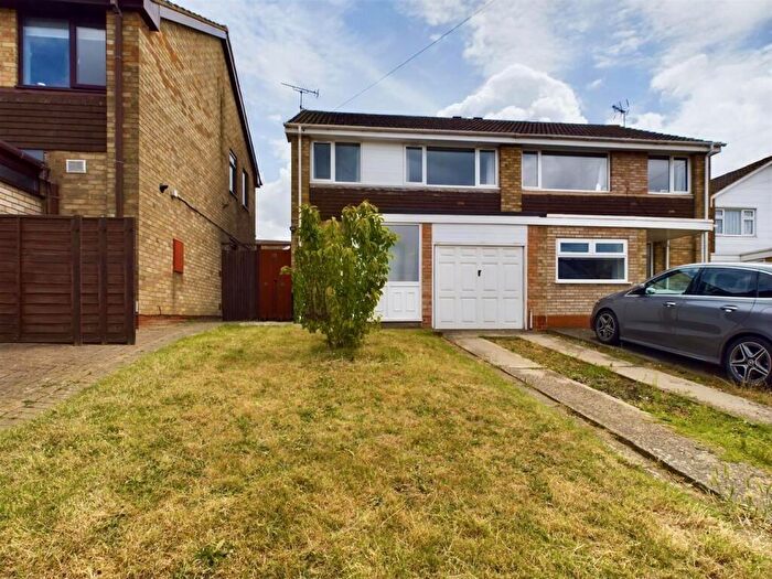 3 Bedroom Semi-Detached House To Rent In St. Johns Road, Kettering, NN15