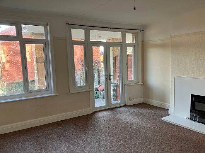 2 Bedroom Flat To Rent In Bentcliffe Avenue, Leeds, LS17