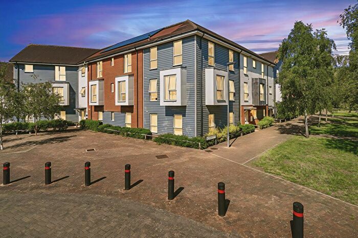 2 Bedroom Flat For Sale In Howden Drive, Row Town, KT15