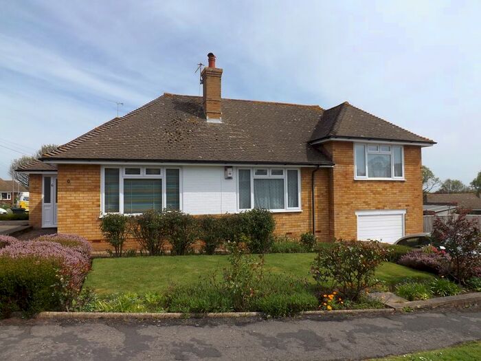 2 Bedroom Bungalow To Rent In Blackfields Avenue, Bexhill-On-Sea, TN39