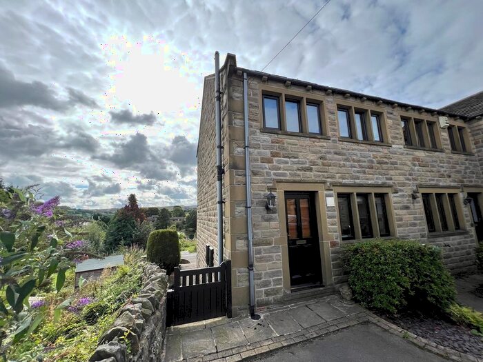 2 Bedroom Town House To Rent In Paris Road, Scholes, Holmfirth, HD9