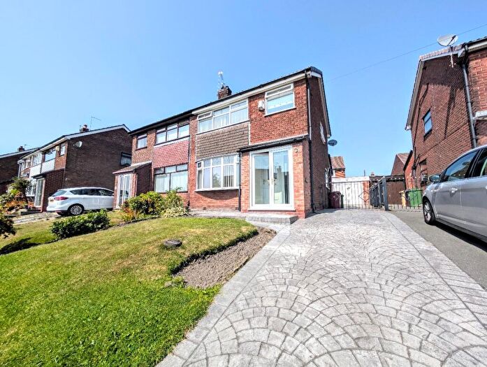 3 Bedroom Semi-Detached House For Sale In Holcombe Close, Kearsley, Bolton, BL4