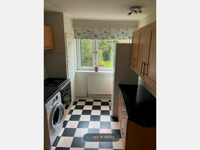 2 Bedroom Flat To Rent In Grayswood Point, London SW15