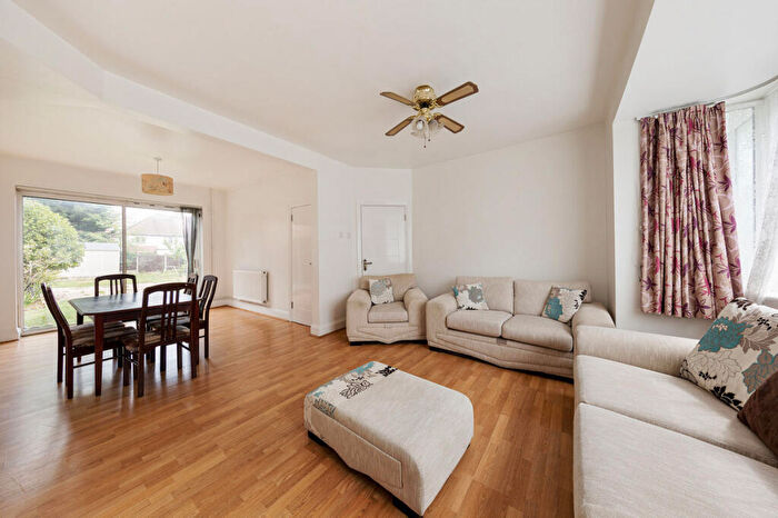 3 Bedroom Semi Detached House For Sale In Heming Road, Edgware, HA8