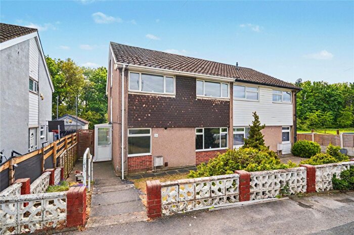 4 Bedroom Semi-Detached House For Sale In Padstow Gardens, Leeds, West Yorkshire, LS10