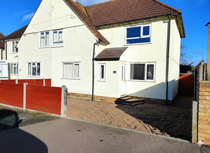 3 Bedroom Semi Detached House For Sale In Sturdee Avenue, Gillingham, ME7