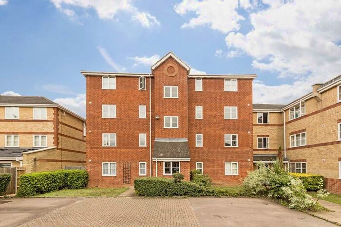 1 Bedroom Flat To Rent In Winery Lane, Kingston Upon Thames KT1