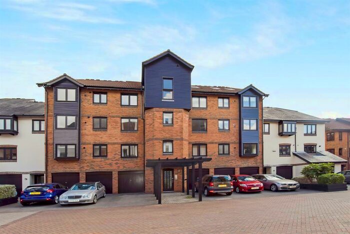 1 Bedroom Flat To Rent In Moorhead Court Channel Way, Ocean Village, Southampton, SO14