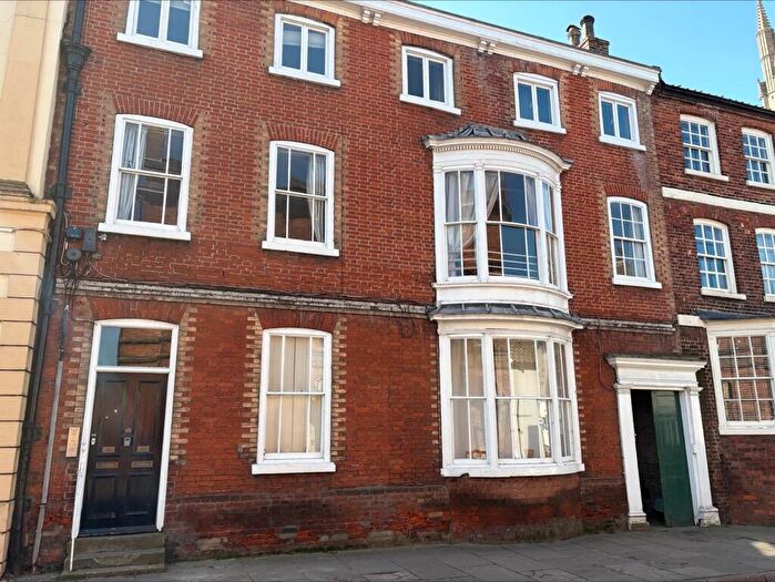 2 Bedroom Flat For Sale In Upgate, Louth, LN11