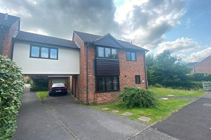 4 Bedroom Semi-Detached House To Rent In Herne Road, Petersfield, GU31