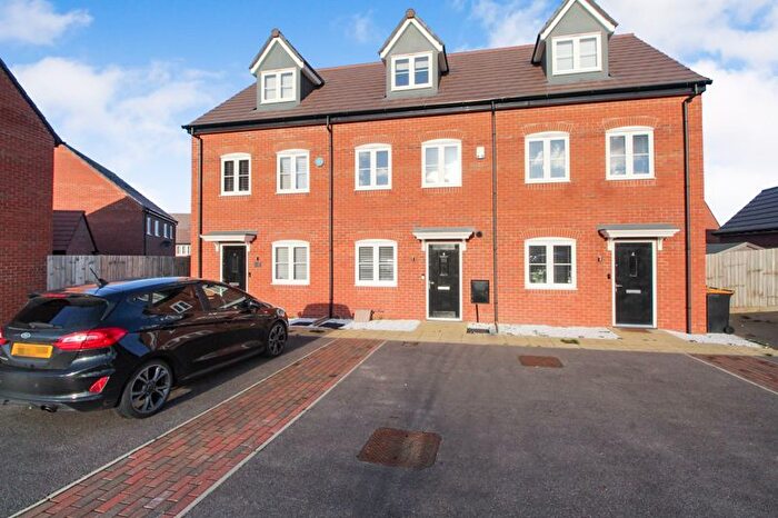 3 Bedroom Terraced House For Sale In Pintail Circle, Biddenham, MK40