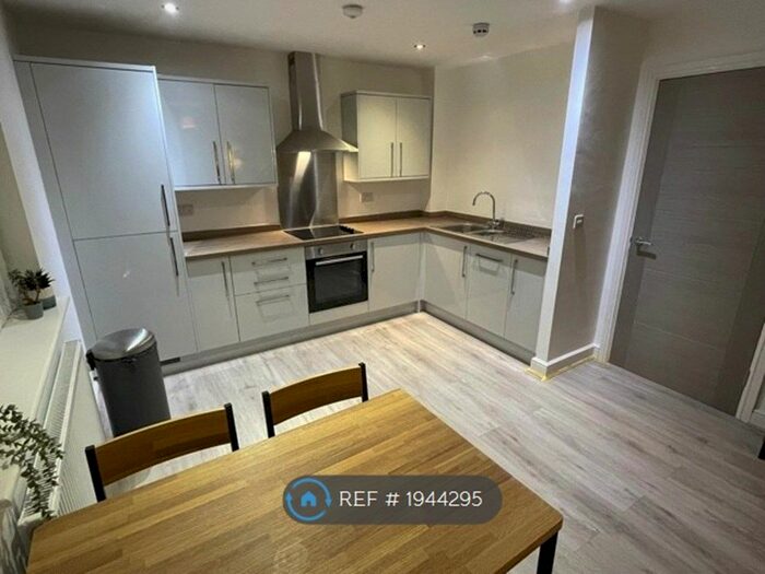 2 Bedroom Flat To Rent In Farrier Close, Swinton, Manchester, M27