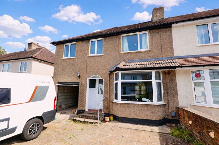 4 Bedroom Semi Detached House To Rent In Stratford Way, Hemel Hempstead, HP3