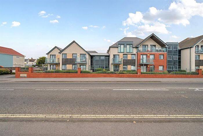 1 Bedroom Flat For Sale In Marine Parade East, Lee-On-The-Solent, PO13