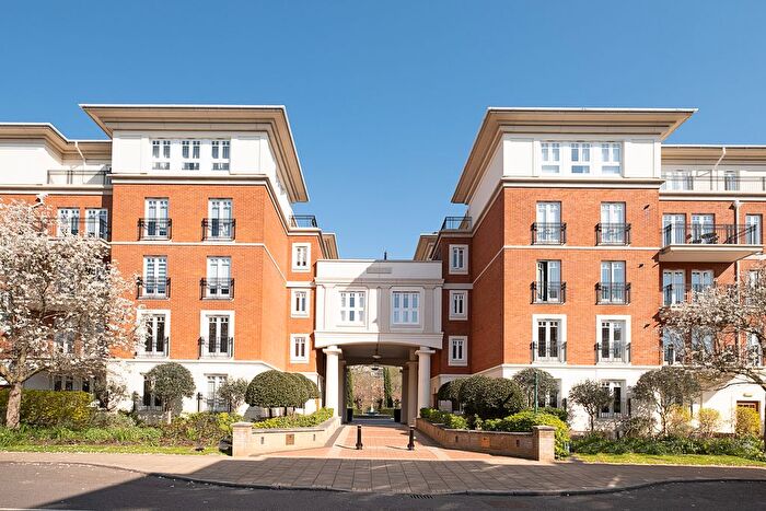 2 Bedroom Flat For Sale In Clevedon Road, Twickenham, TW1