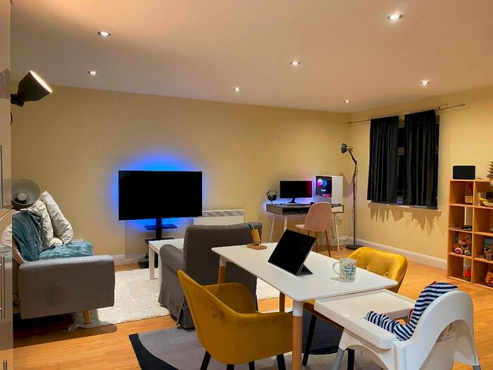 1 Bedroom Flat To Rent In Ridgepoint Court, Wheeler Street, Maidstone, ME14