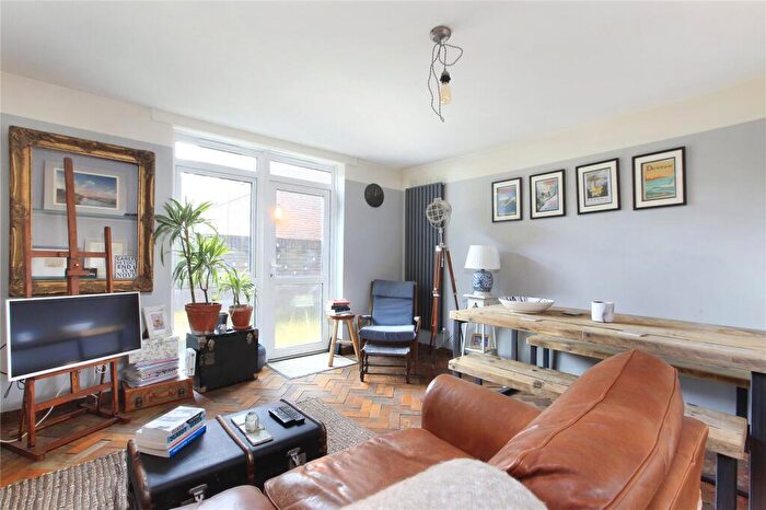 1 Bedroom Flat To Rent In Fawcett Close, Battersea, SW11